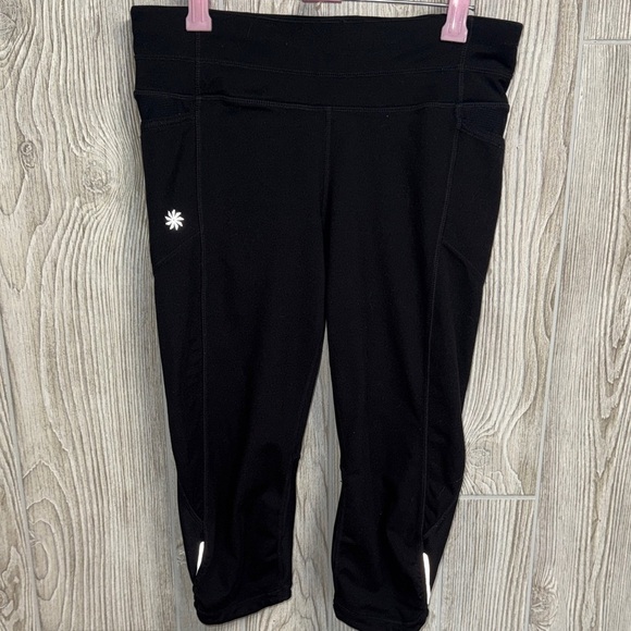 Athleta Pants - Athleta Black Cropped Leggings